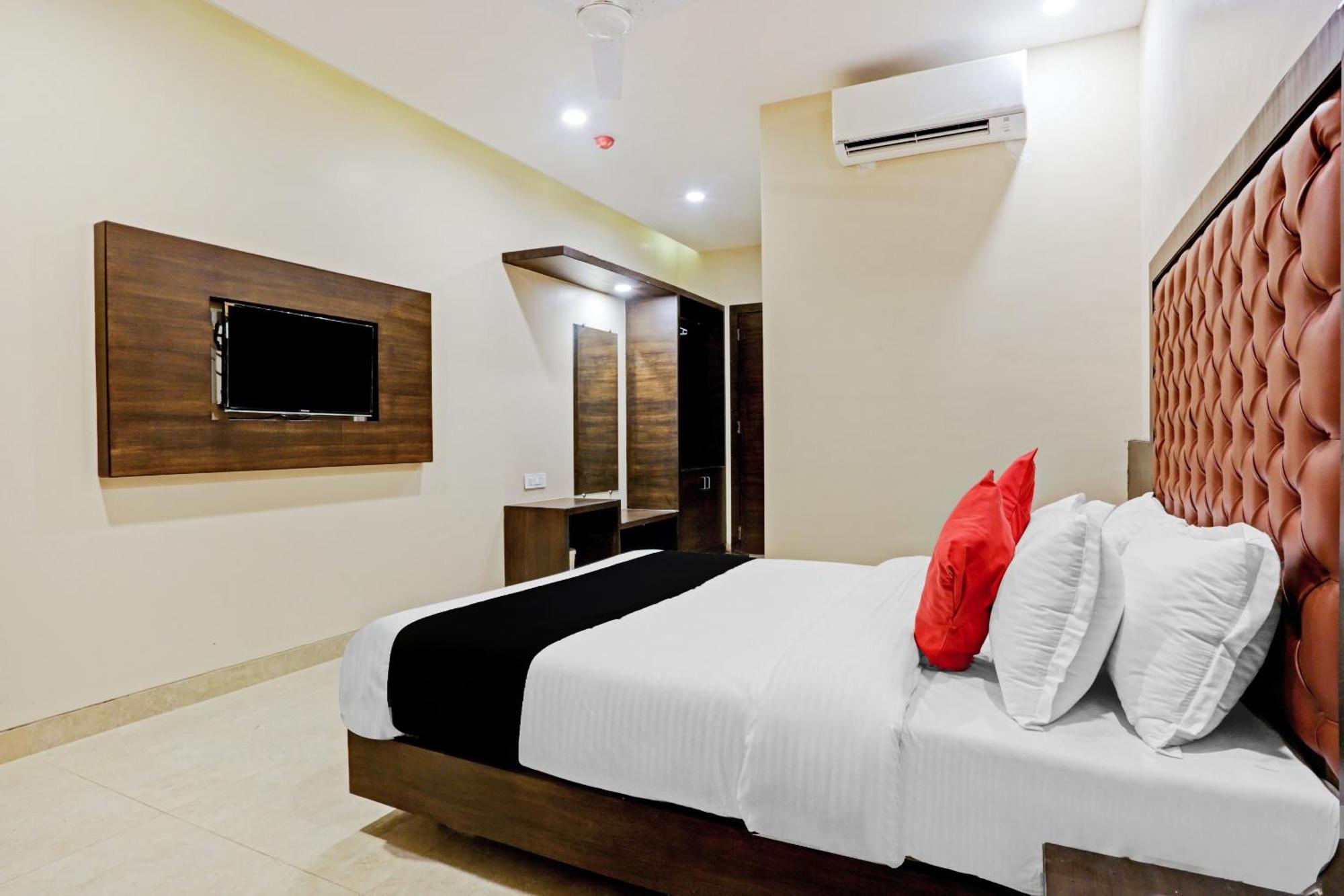 Capital O 80951 Hotel Vertigo Suite Mumbai Exterior foto