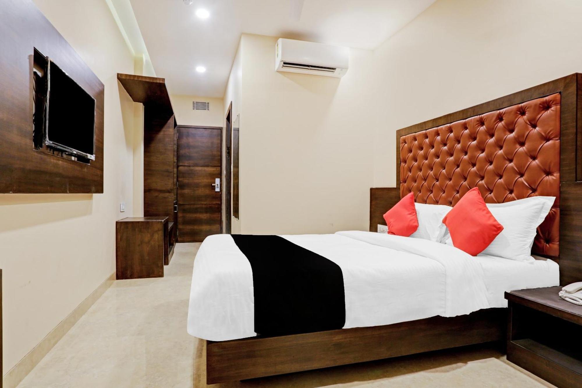 Capital O 80951 Hotel Vertigo Suite Mumbai Exterior foto